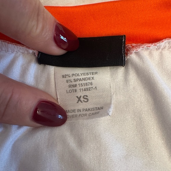 Hooters White and Orange Short Sleeve Tee - Picture 3 of 3